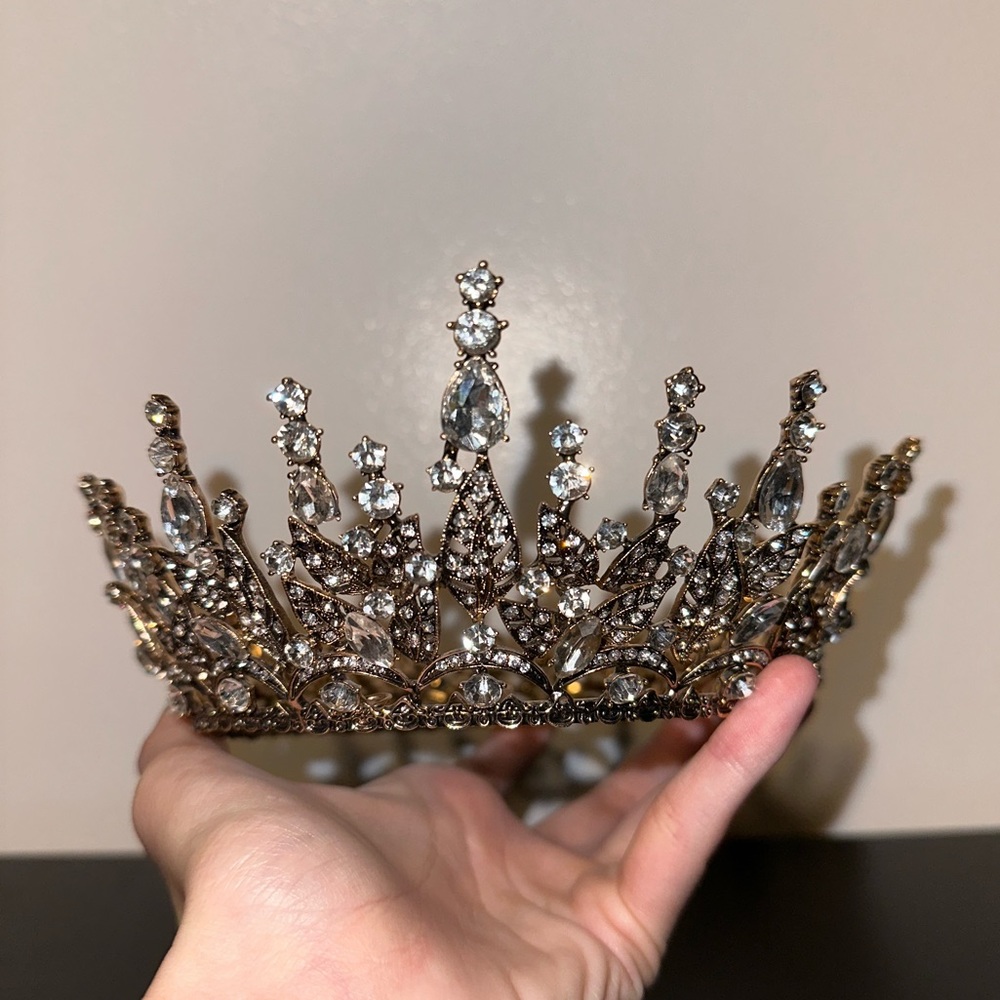GOLD CROWN